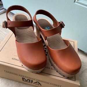 MIA ABBA Clogs